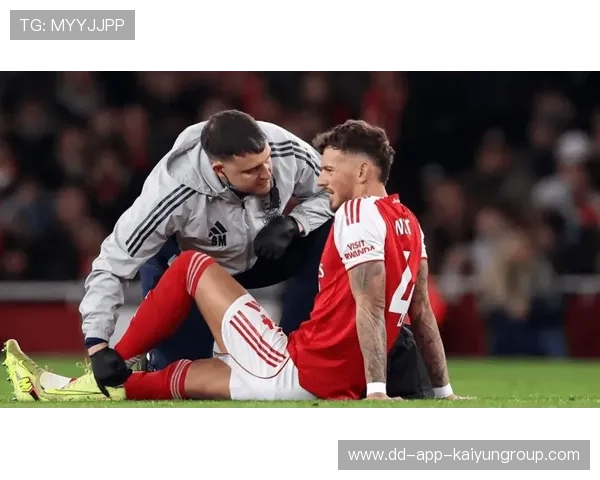 阿森纳球员在训练中练习冲刺后的体能恢复速度