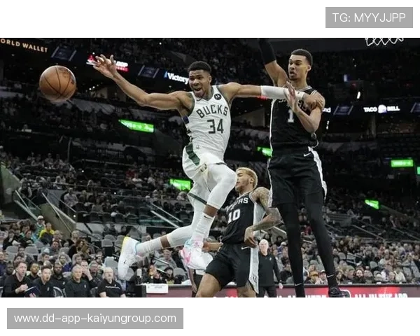 字母哥竞技状态分析单场轰下48分制霸内线 字母哥竞技状态分析单场轰下48分制霸内线