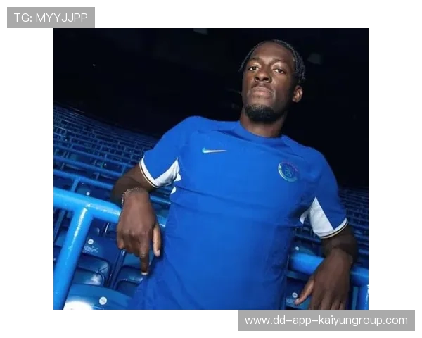 西汉姆联官宣签下迪萨西,法国中卫转战伦敦 西汉姆联官宣签下迪萨西,法国中卫转战伦敦